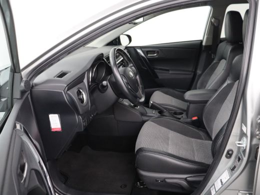 Toyota Auris 1.8 Hybrid Executive | Stoelverwarming | Half leder | Navigatie | Keyless | Climate control | Cru... ActivLease financial lease