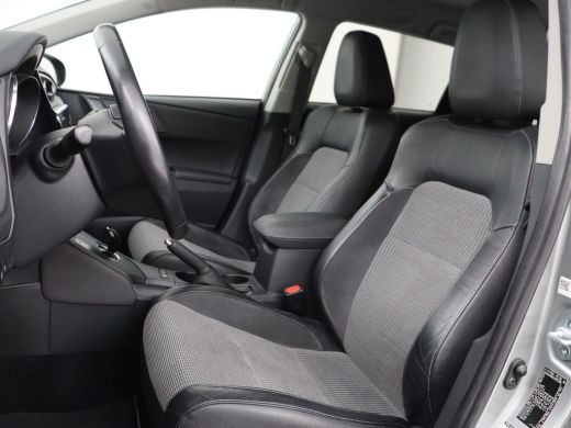 Toyota Auris 1.8 Hybrid Executive | Stoelverwarming | Half leder | Navigatie | Keyless | Climate control | Cru... ActivLease financial lease