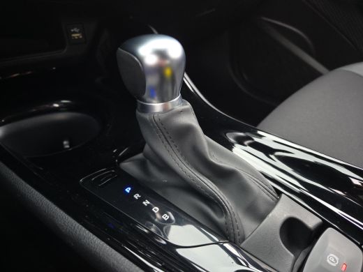 Toyota C-HR 1.8 Hybrid Executive | Apple CarPlay | Stoelverwarming | Rijklaar incl. garantie | ActivLease financial lease