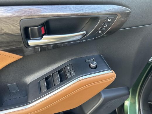 Toyota Highlander 2.5 AWD Hybrid Premium | 06-10141018 Voor meer meer informatie ActivLease financial lease