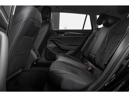 Volkswagen Passat Variant 1.5 eHybrid Business | Head-Up | Trekhaak | Dodehoek | Camera V+A | ActivLease financial lease