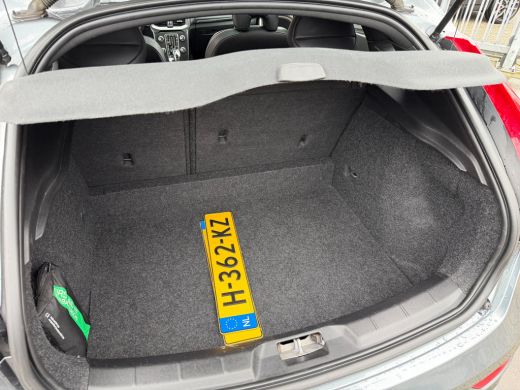 Volvo  V40 1.5 T3 Polar+ Sport LED-Pano-H&K-Keyless-Camera ActivLease financial lease