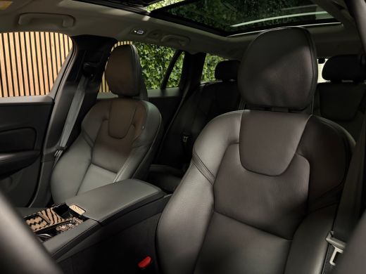 Volvo  V60 T8 AWD Recharge Ultra Dark | Trekhaak | Schuifdak | 455pk | Head-Up Display | Harman Kardon | Ada... ActivLease financial lease