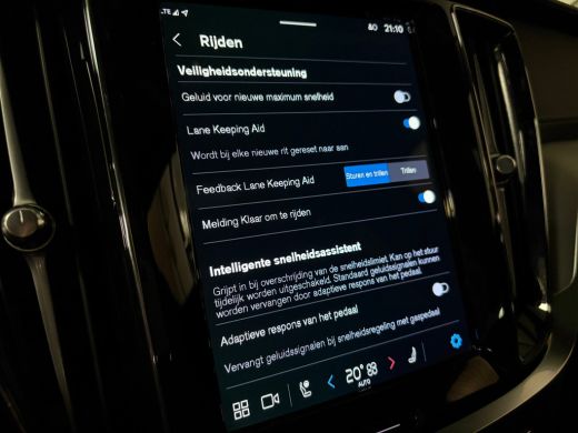 Volvo  V60 T8 AWD Recharge Ultra Dark | Trekhaak | Schuifdak | 455pk | Head-Up Display | Harman Kardon | Ada... ActivLease financial lease