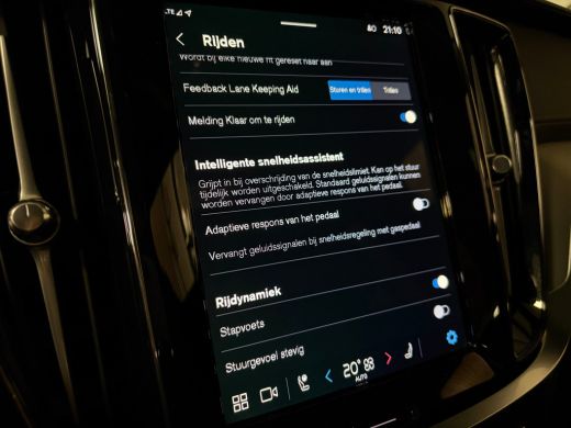 Volvo  V60 T8 AWD Recharge Ultra Dark | Trekhaak | Schuifdak | 455pk | Head-Up Display | Harman Kardon | Ada... ActivLease financial lease