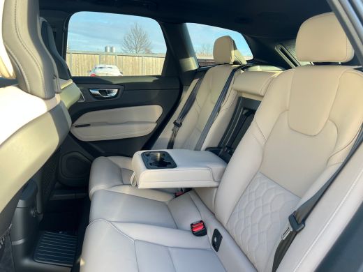 Volvo  XC60 T6 Plug-in hybrid AWD Ultra Dark | Bowers & Wilkins audiosysteem | Luchtvering | 22 inch Velgen |... ActivLease financial lease