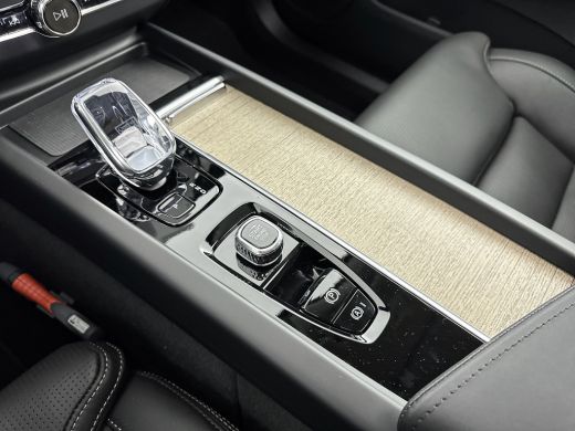 Volvo  XC60 T6 Recharge Ultra Dark | 20" | Geventileerd Nappa | Massagestoelen | Getint Glas | Panoramadak | ... ActivLease financial lease