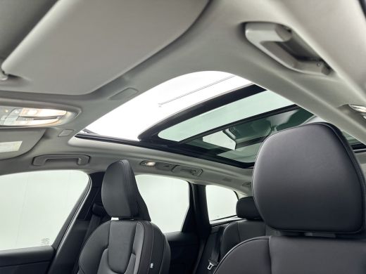 Volvo  XC60 T6 Recharge Ultra Dark | Facelift | 20" | Trekhaak | Panoramadak | Head-up | Harman Kardon | 360 ... ActivLease financial lease