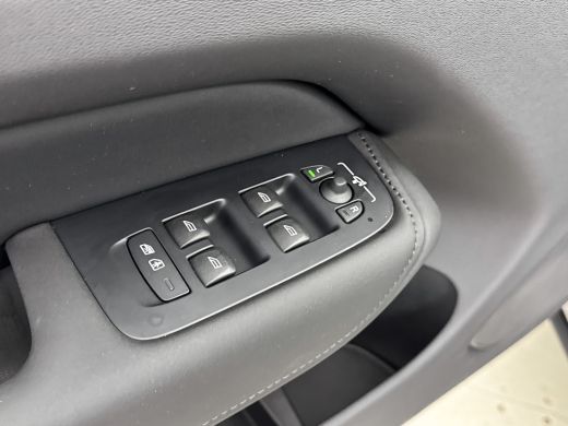 Volvo  XC60 T6 Recharge Ultra Dark | Facelift | 20" | Trekhaak | Panoramadak | Head-up | Harman Kardon | 360 ... ActivLease financial lease