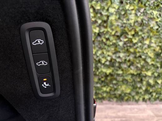 Volvo  XC90 T8 AWD Recharge Ultra Dark | Luchtvering | Trekhaak | 360 Camera | Head-Up Display | Harman Kardo... ActivLease financial lease