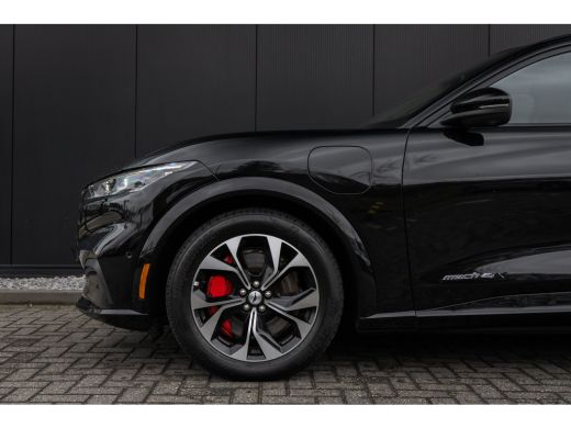 Ford Mustang Mach-E Mach-E Extended AWD 98 kWh | Panoramadak | B&O Audio | 360 camera | Leder | Elec. stoel | Dodehoe... ActivLease financial lease