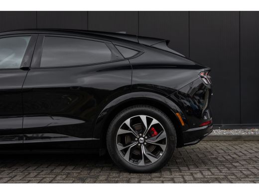 Ford Mustang Mach-E Mach-E Extended AWD 98 kWh | Panoramadak | B&O Audio | 360 camera | Leder | Elec. stoel | Dodehoe... ActivLease financial lease