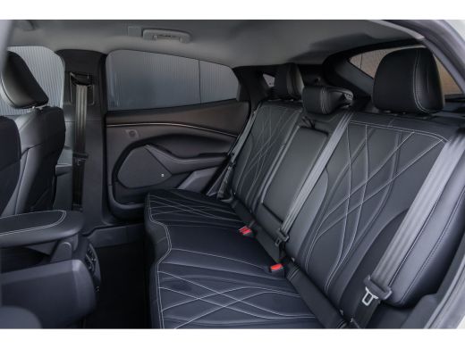 Ford Mustang Mach-E Mach-E RWD 75 kWh | TECHNOLOGY PACK | Achteruitrijcamera | Airco (automatisch) | Apple Carplay/An... ActivLease financial lease