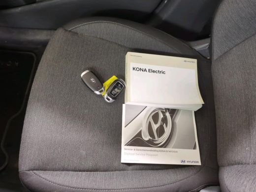 Hyundai Kona EV Fashion 64 kWh NL-AUTO | SOH 100% | NAVI | CAMERA ActivLease financial lease