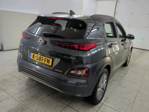 Hyundai Kona EV Fashion 64 kWh NL-AUTO | SOH 100% | NAVI | CAMERA ActivLease financial lease