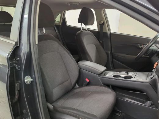Hyundai Kona EV Fashion 64 kWh NL-AUTO | SOH 100% | NAVI | CAMERA ActivLease financial lease