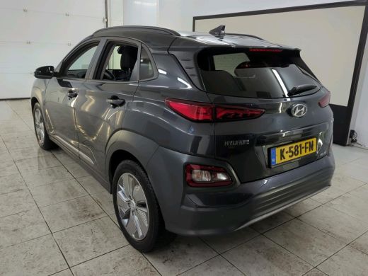 Hyundai Kona EV Fashion 64 kWh NL-AUTO | SOH 100% | NAVI | CAMERA ActivLease financial lease