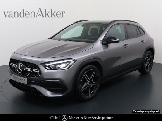 Mercedes-Benz GLA 180 AMG // Camera // Elek. Achterklep // Sfeerverlichting // Night pakket // 19" AMG Velgen // LED