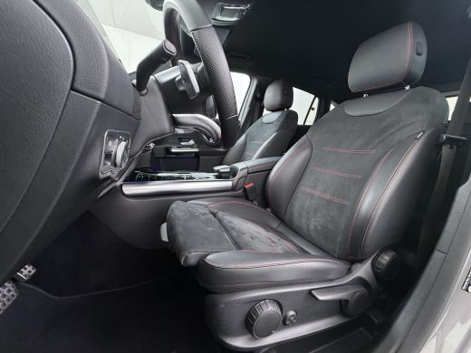 Mercedes-Benz GLA 180 AMG // Camera // Elek. Achterklep // Sfeerverlichting // Night pakket // 19" AMG Velgen // LED ActivLease financial lease