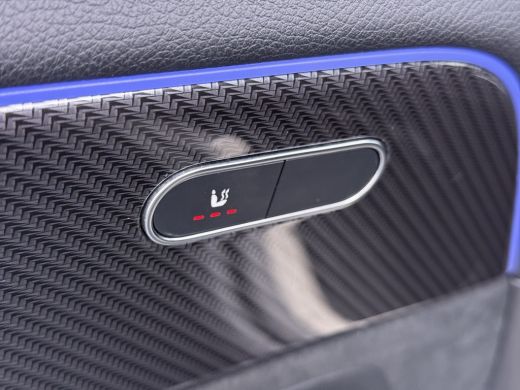 Mercedes-Benz GLA 180 AMG // Camera // Elek. Achterklep // Sfeerverlichting // Night pakket // 19" AMG Velgen // LED ActivLease financial lease