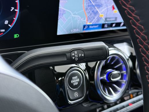 Mercedes-Benz GLA 180 AMG // Camera // Elek. Achterklep // Sfeerverlichting // Night pakket // 19" AMG Velgen // LED ActivLease financial lease