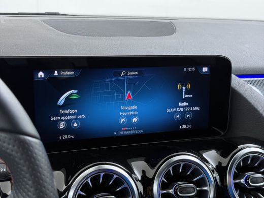 Mercedes-Benz GLA 180 AMG // Camera // Elek. Achterklep // Sfeerverlichting // Night pakket // 19" AMG Velgen // LED ActivLease financial lease