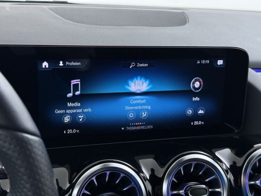 Mercedes-Benz GLA 180 AMG // Camera // Elek. Achterklep // Sfeerverlichting // Night pakket // 19" AMG Velgen // LED ActivLease financial lease