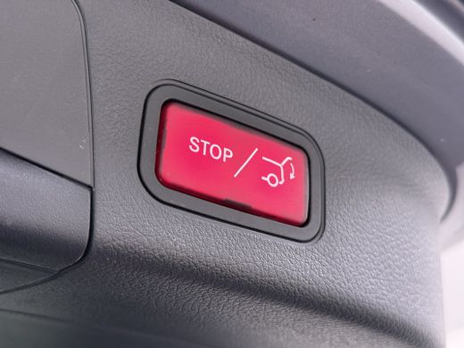 Mercedes-Benz GLA 180 AMG // Camera // Elek. Achterklep // Sfeerverlichting // Night pakket // 19" AMG Velgen // LED ActivLease financial lease