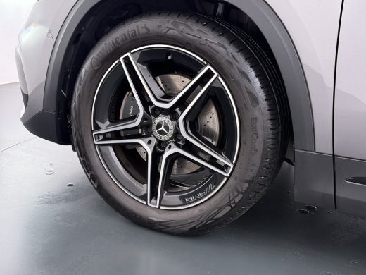 Mercedes-Benz GLA 180 AMG // Camera // Elek. Achterklep // Sfeerverlichting // Night pakket // 19" AMG Velgen // LED ActivLease financial lease