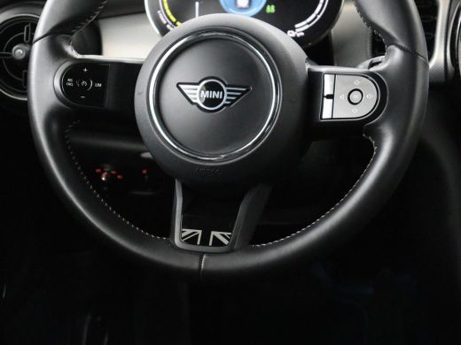 Mini Electric Yours 33kWh | SOH 100% | Panoramadak | Leder | Stoelverwarming | Camera | Warmtepomp | Keyless | ... ActivLease financial lease