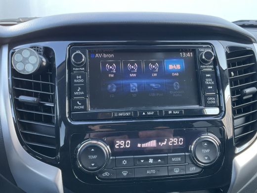 Mitsubishi L200 5-Pers 2.4D LX Double Cab Trekhaak 3500kg Leer Nav/Cam 5 zits ActivLease financial lease