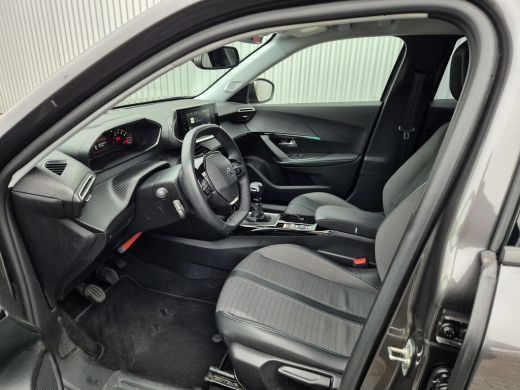 Peugeot 2008 1.2 130PK | Allure Pack | Achteruitrijcamera | 16 Inch LMV | Parkeersensoren achter | Dakrails | ... ActivLease financial lease