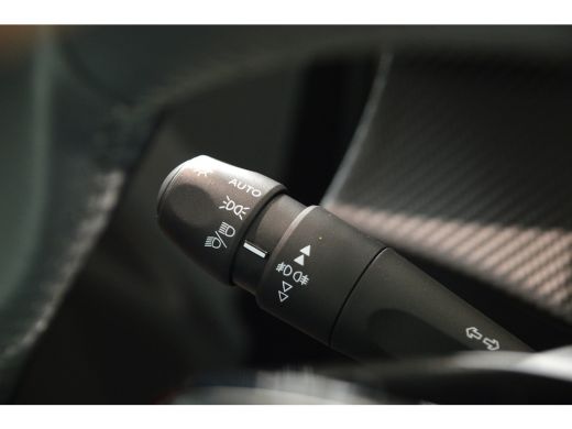 Peugeot 2008 1.2 130PK | Allure Pack | Achteruitrijcamera | 16 Inch LMV | Parkeersensoren achter | Dakrails | ... ActivLease financial lease