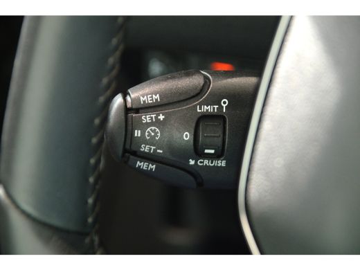 Peugeot 2008 1.2 130PK | Allure Pack | Achteruitrijcamera | 16 Inch LMV | Parkeersensoren achter | Dakrails | ... ActivLease financial lease
