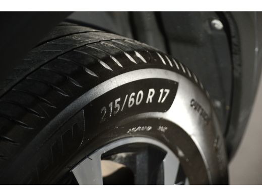 Peugeot 2008 1.2 130PK | Allure Pack | Achteruitrijcamera | 16 Inch LMV | Parkeersensoren achter | Dakrails | ... ActivLease financial lease