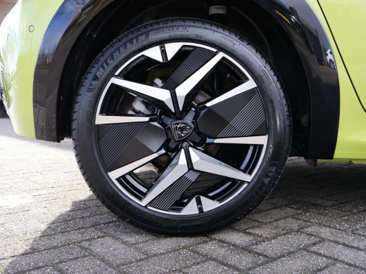 Peugeot 208 1.2 HYBRID 145 PK e-DCS6 GT *NIEUW* + CAMERA | SFEERVERLICHTING | CARPLAY ActivLease financial lease