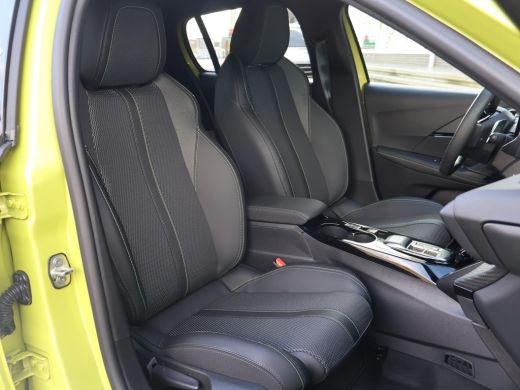 Peugeot 208 1.2 HYBRID 145 PK e-DCS6 GT *NIEUW* + CAMERA | SFEERVERLICHTING | CARPLAY ActivLease financial lease