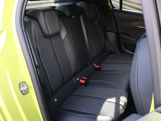 Peugeot 208 1.2 HYBRID 145 PK e-DCS6 GT *NIEUW* + CAMERA | SFEERVERLICHTING | CARPLAY ActivLease financial lease