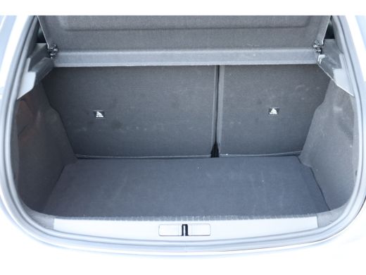 Peugeot 208 1.2 PURETECH 100PK GT PACK | Camera Voor + Achter | Sfeerverlichting | Keyless | Apple Carplay / ... ActivLease financial lease