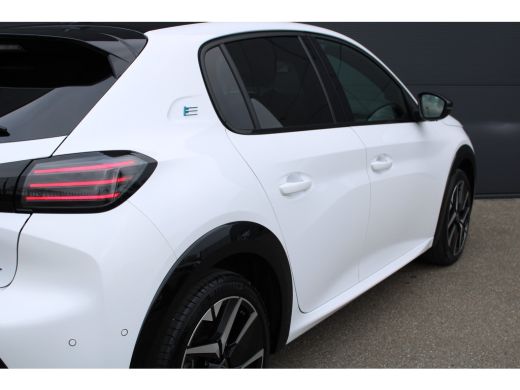 Peugeot e-208 EV GT 50 kWh | Fase 3 laden | Navigatie | Alcantara | Massage | Adaptieve cruise | Black Diamond | ActivLease financial lease