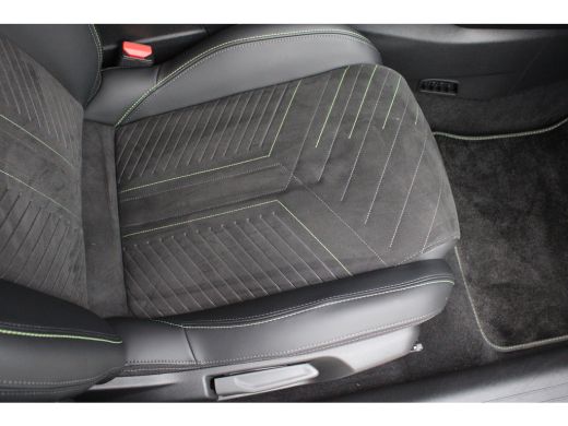 Peugeot e-208 EV GT 50 kWh | Fase 3 laden | Navigatie | Alcantara | Massage | Adaptieve cruise | Black Diamond | ActivLease financial lease