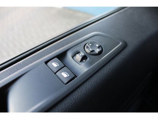 Peugeot e-Expert STX EDITION L3 75 kWh | CAMERA | BETIMMERING | STOEL + STUUR VERWARMING | APPLE CARPLAY/ANDROID A... ActivLease financial lease