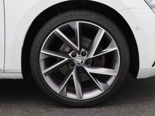 Skoda Superb Combi 1.4 TSi iV 218 Pk Automaat Sportline Business | Trekhaak | Panoramadak | Adaptive Cruise | ... ActivLease financial lease