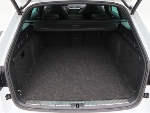 Skoda Superb Combi 1.4 TSi iV 218 Pk Automaat Sportline Business | Trekhaak | Panoramadak | Adaptive Cruise | ... ActivLease financial lease