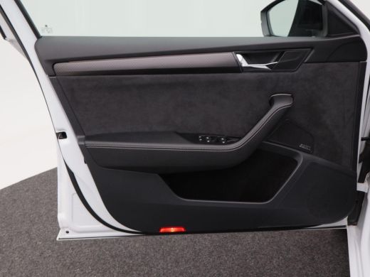 Skoda Superb Combi 1.4 TSi iV 218 Pk Automaat Sportline Business | Trekhaak | Panoramadak | Adaptive Cruise | ... ActivLease financial lease