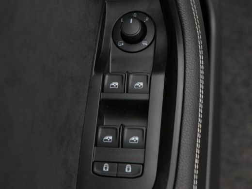 Skoda Superb Combi 1.4 TSi iV 218 Pk Automaat Sportline Business | Trekhaak | Panoramadak | Adaptive Cruise | ... ActivLease financial lease