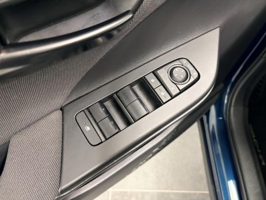 Toyota C-HR 2.0 Plug-in Hybrid 220 First Edition ActivLease financial lease