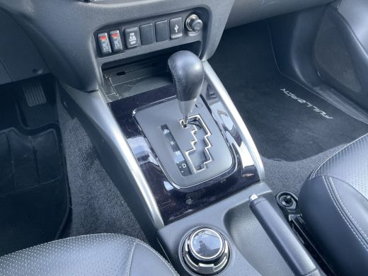 Toyota Hilux 5-Pers 2.4D LX Double Cab Trekhaak 3500kg Leer Nav/Cam 5 zits ActivLease financial lease