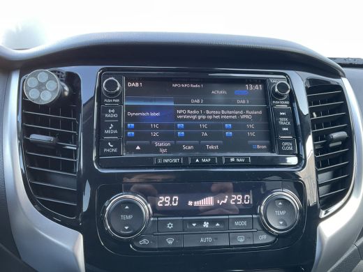 Toyota Hilux 5-Pers 2.4D LX Double Cab Trekhaak 3500kg Leer Nav/Cam 5 zits ActivLease financial lease