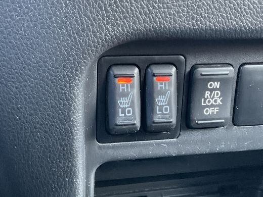 Toyota Hilux 5-Pers 2.4D LX Double Cab Trekhaak 3500kg Leer Nav/Cam 5 zits ActivLease financial lease